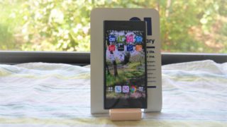 車載スマホホルダー自作 百均ブックエンドで充電可のカーナビに やっこラボ