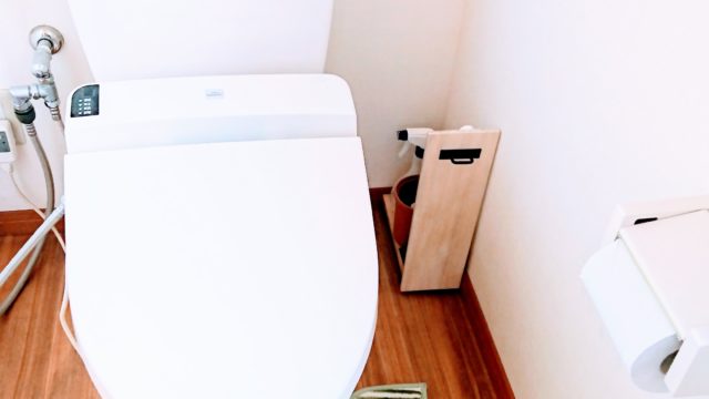 トイレ掃除用具収納diyキャスター付き ダイソー板と端材で やっこラボ