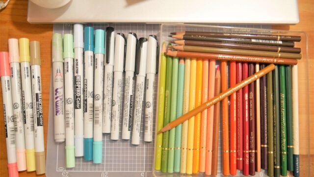 色鉛筆、ネオピコカラーほかペン類
