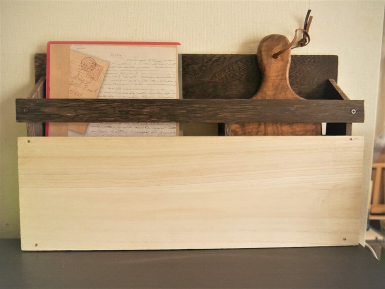 まな板と下じきを入れた木製レターラック手作り品
