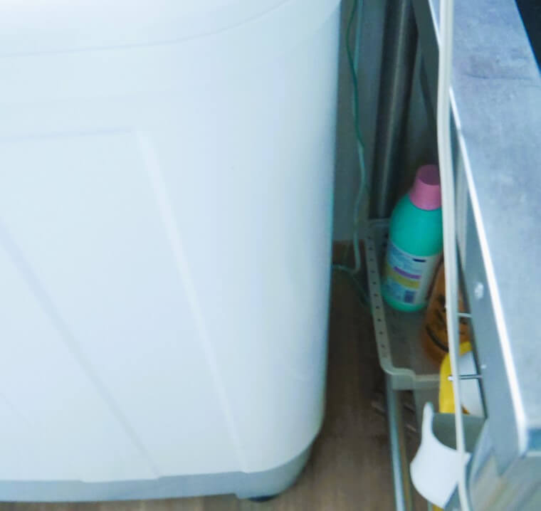 洗濯機排水ホースカバーdiy|ニトリグッズ&百均板でほこりよけを | やっこラボ